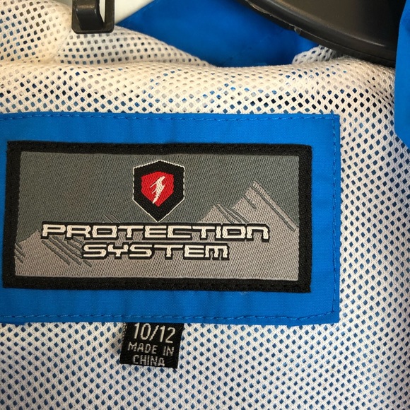 Boys Rain Jacket 10/12 - Picture 3 of 3